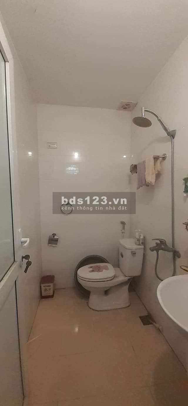NHÀ ĐẸP LÔ GÓC BA MẶT THOÁNG NGÕ BA GÁC TRÁNH XE MÁY