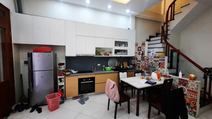 Bán Nhà Hot Nguyễn Văn Cừ, Thông Ngõ Ô Tô, 31m, Mt hơn 4m. Chỉ 3 Tỷ 2