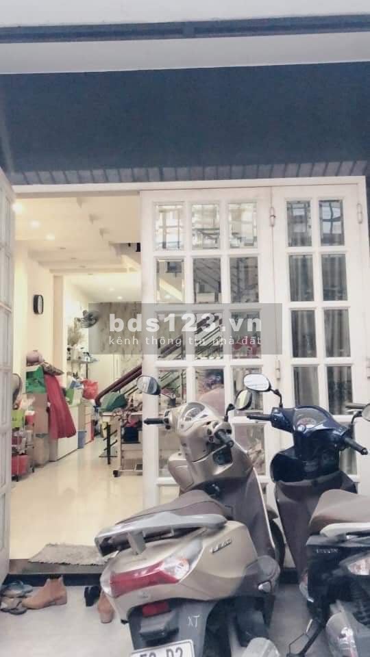 Bán nhà gần ngã tư Bảy Hiền, quận Tân Bình, HXH, giá rẻ