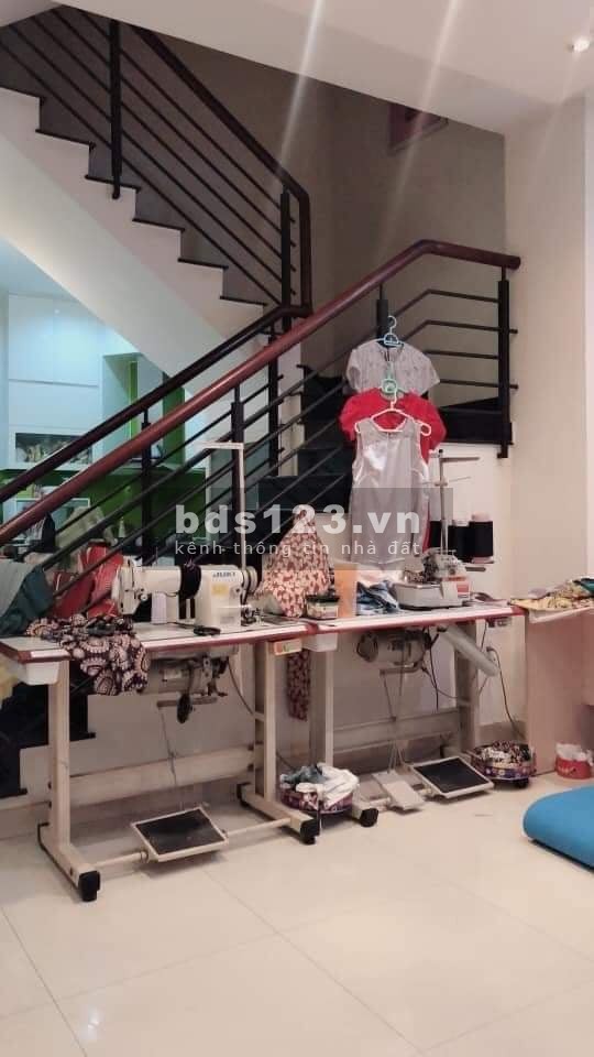 Bán nhà gần ngã tư Bảy Hiền, quận Tân Bình, HXH, giá rẻ