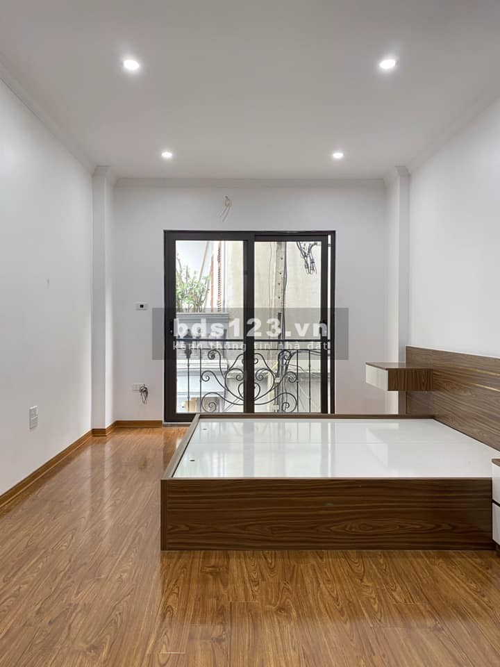 Bán nhà Minh Khai 35m2 x5 tầng, Lô góc, gần ngõ Ô tô, Giá nhỉnh 3 tỷ.