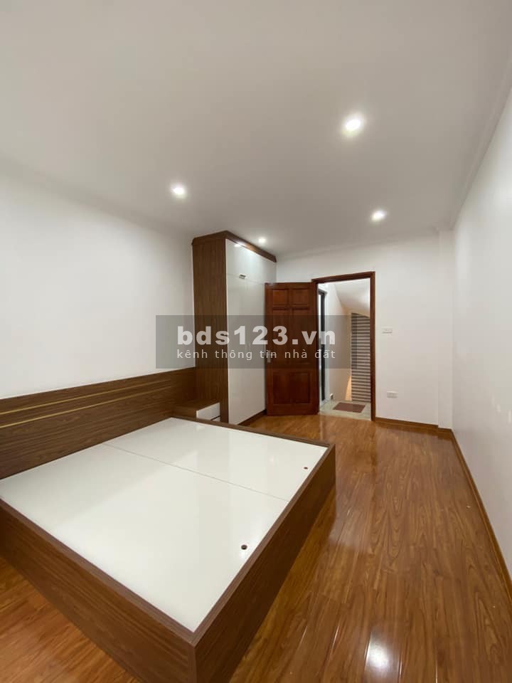 Bán nhà Minh Khai 35m2 x5 tầng, Lô góc, gần ngõ Ô tô, Giá nhỉnh 3 tỷ.