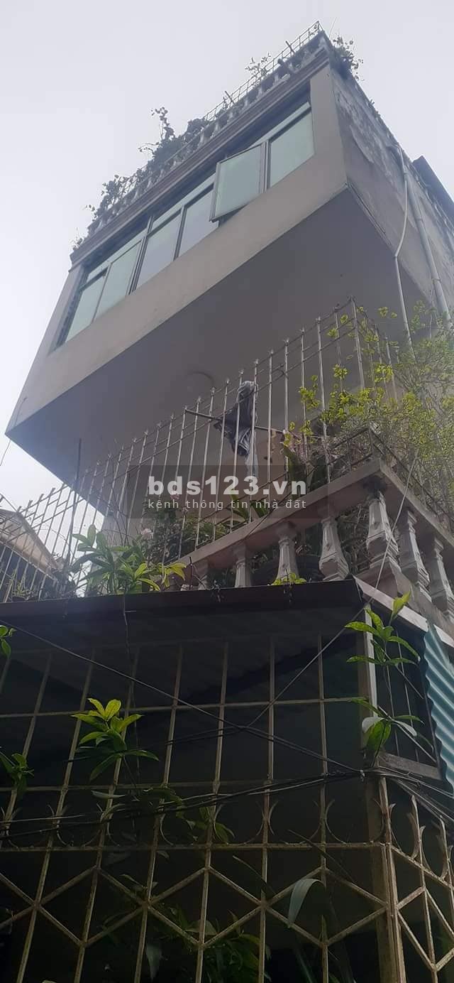 NHÀ ĐẸP LÔ GÓC BA MẶT THOÁNG NGÕ BA GÁC TRÁNH XE MÁY