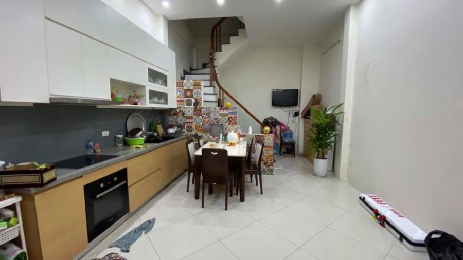 Bán Nhà Hot Nguyễn Văn Cừ, Thông Ngõ Ô Tô, 31m, Mt hơn 4m. Chỉ 3 Tỷ 2