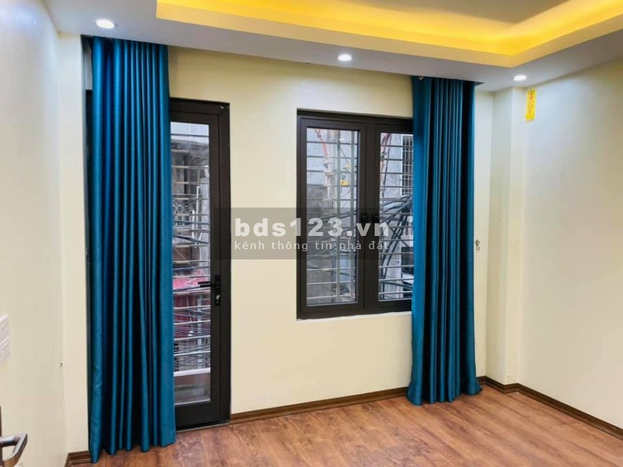 KINH DOANH Ô TÔ TRÁNH THOÁNG SỔ NỞ HẬU SÁT PHỐ