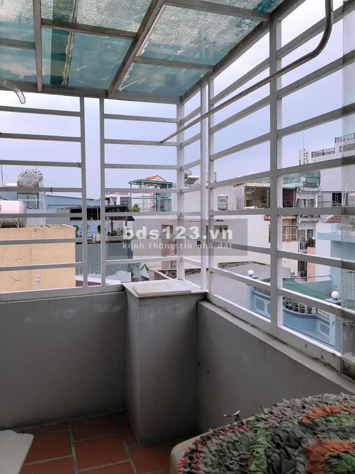 Bán nhà đep ở ngay hẻm Hồ Bá Kiện Q10, sổ hồng đầy đủ, công chứng ngay