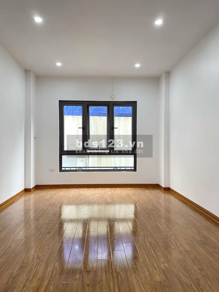 Bán nhà Minh Khai 35m2 x5 tầng, Lô góc, gần ngõ Ô tô, Giá nhỉnh 3 tỷ.