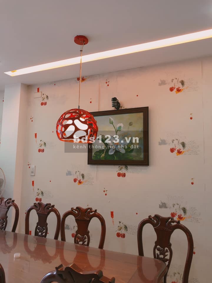 Bán nhà đep ở ngay hẻm Hồ Bá Kiện Q10, sổ hồng đầy đủ, công chứng ngay