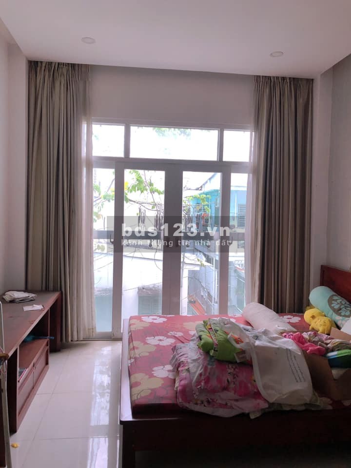 Bán nhà đep ở ngay hẻm Hồ Bá Kiện Q10, sổ hồng đầy đủ, công chứng ngay