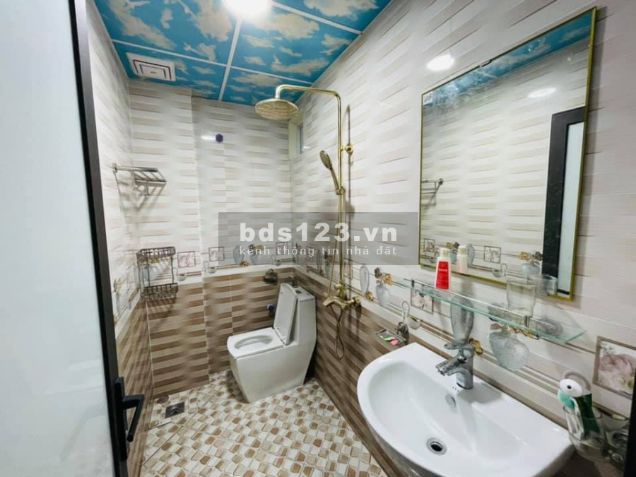 KINH DOANH Ô TÔ TRÁNH THOÁNG SỔ NỞ HẬU SÁT PHỐ