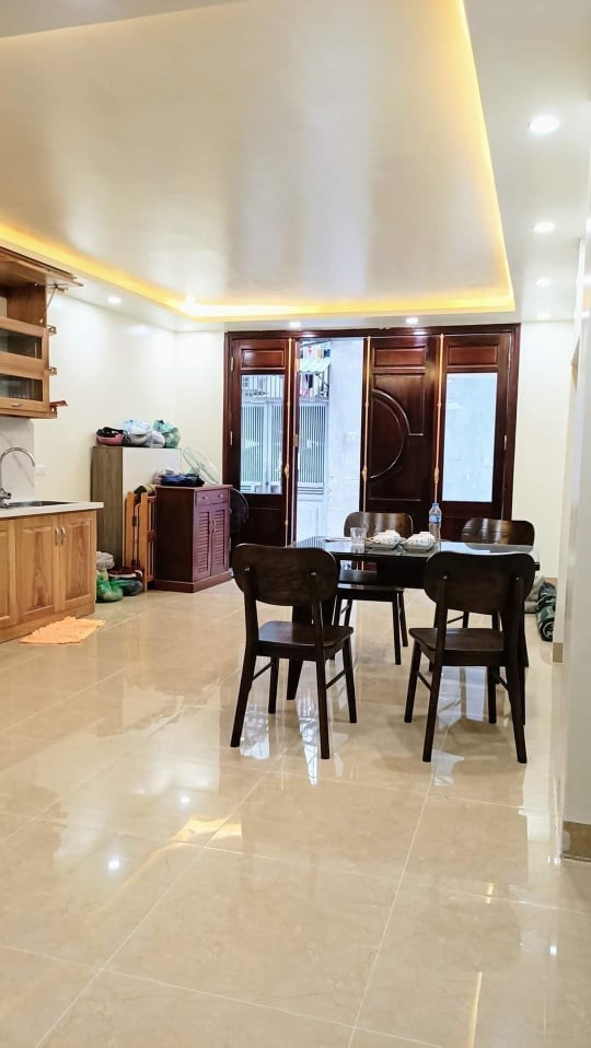 Bán Nhà Mỹ Đình 5 Sao dt 40M 5T MT 4.2M Gía 3.7 Tỷ