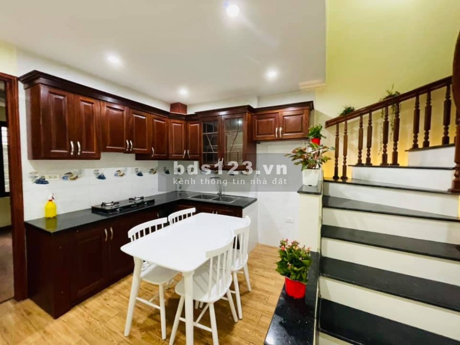 KINH DOANH Ô TÔ TRÁNH THOÁNG SỔ NỞ HẬU SÁT PHỐ