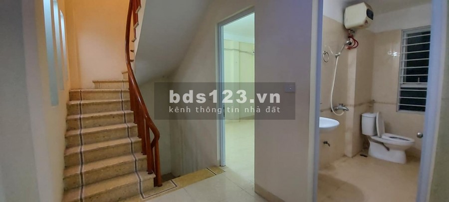 Bán nhà riêng Kim Giang, nhỉnh 3 tỷ, nhà 5 tầng 42m2 lô góc siêu đẹp
