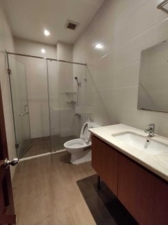 Cho thuêu Villa 330m2, 1 trệt, 2 lầu sân thượng, 4 pn, thang máy, Thảo Điền Quận 2