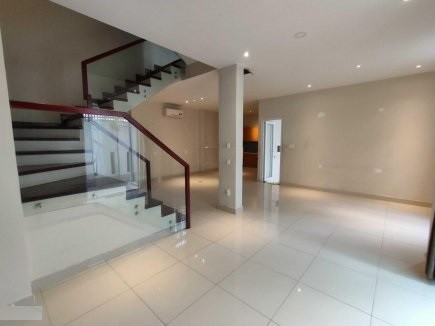 Cho thuêu Villa 330m2, 1 trệt, 2 lầu sân thượng, 4 pn, thang máy, Thảo Điền Quận 2