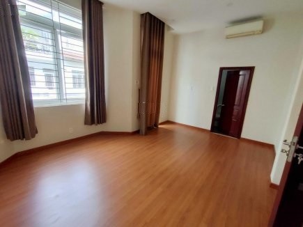 Cho thuêu Villa 330m2, 1 trệt, 2 lầu sân thượng, 4 pn, thang máy, Thảo Điền Quận 2
