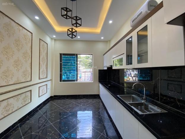 TRUNG TÂM PHÂN LÔ Ô TÔ ĐỖ CỬA HAI THOÁNG TẶNG NỘI THẤT NHÀ ĐẸP Ở NGAY