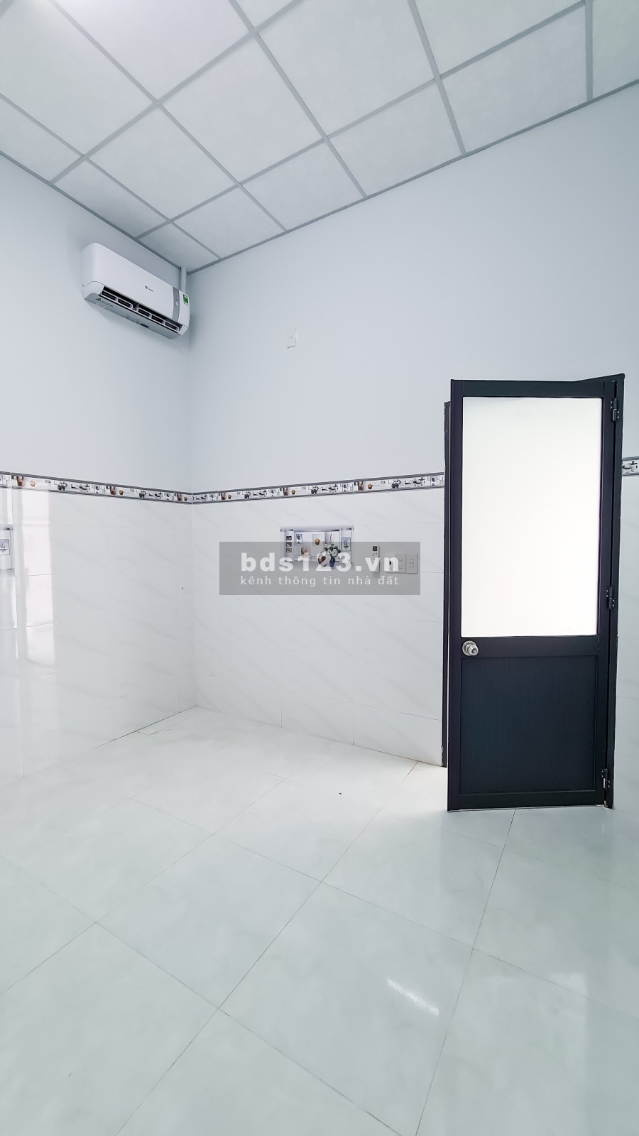 NHÀ MỚI XÂY XONG, TỔ 9 - ẤP 2 - XÃ ĐẠO THẠNH - TP. MỸ THO. ĐƯỜNG BÊ TÔNG 4M ĐẾN NHÀ. HẺM THÔNG ĐƯỜNG HUYỆN 92A
