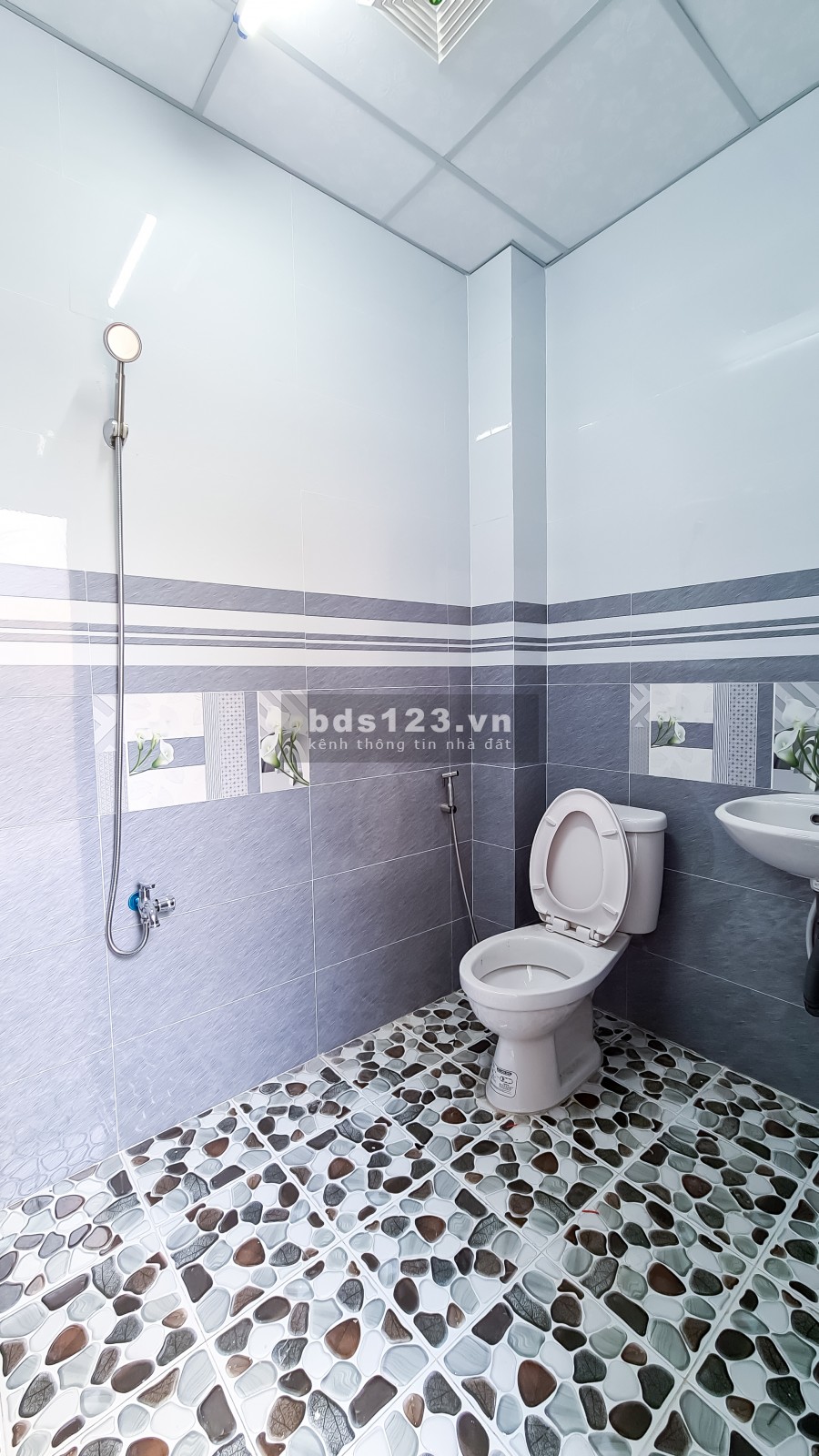 NHÀ MỚI XÂY XONG, TỔ 9 - ẤP 2 - XÃ ĐẠO THẠNH - TP. MỸ THO. ĐƯỜNG BÊ TÔNG 4M ĐẾN NHÀ. HẺM THÔNG ĐƯỜNG HUYỆN 92A