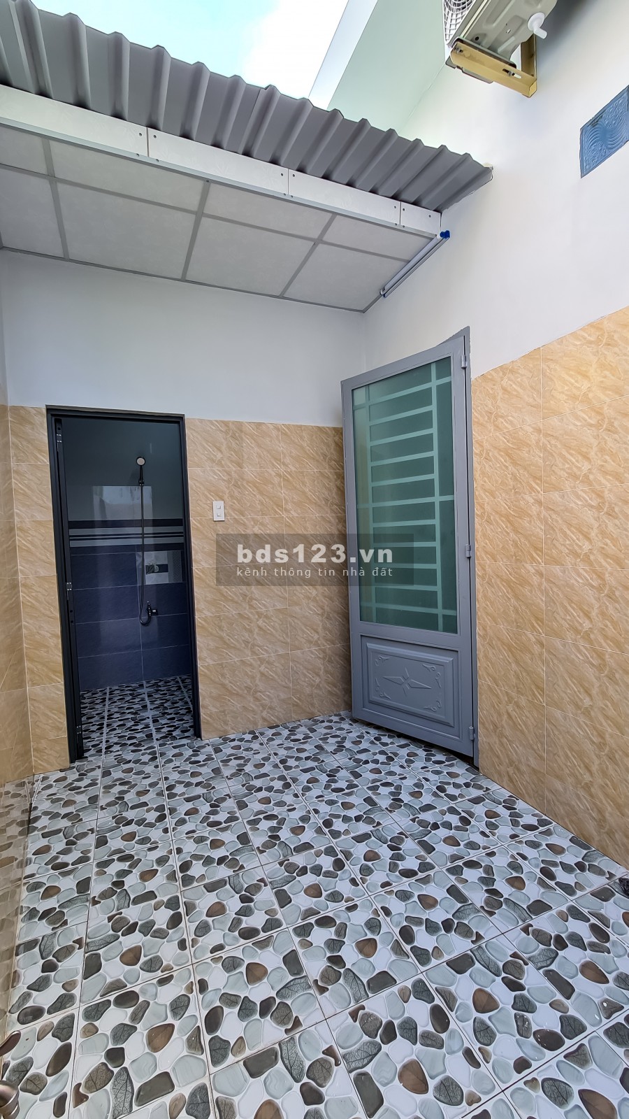 NHÀ MỚI XÂY XONG, TỔ 9 - ẤP 2 - XÃ ĐẠO THẠNH - TP. MỸ THO. ĐƯỜNG BÊ TÔNG 4M ĐẾN NHÀ. HẺM THÔNG ĐƯỜNG HUYỆN 92A