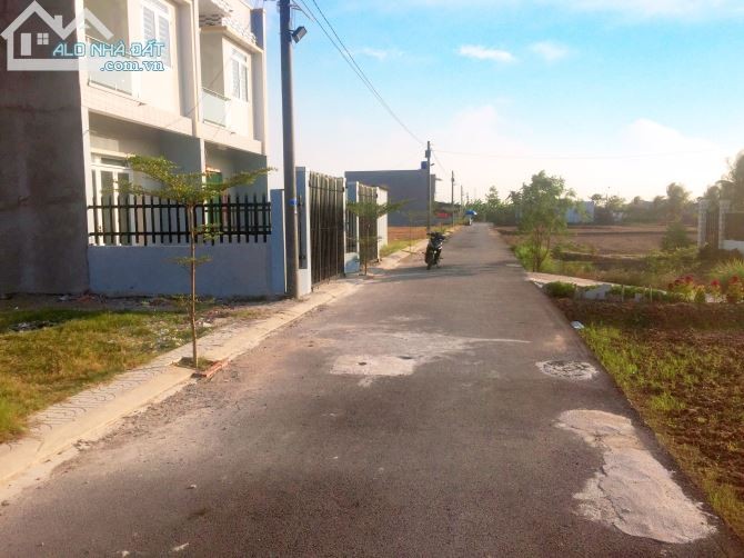 Cần tiền kinh doanh nên bán gấp lại lô đất ở Cần Đước, đất chính chủ, bao sang tên
