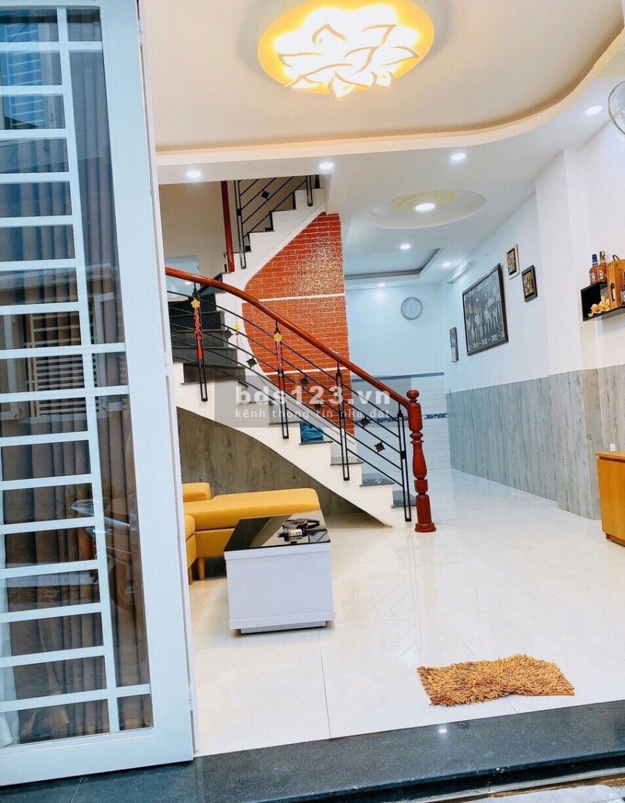 Bán gấp nhà Lạc Long Quân, 37m2, ngang 4.6m, hẻm xe hơi, Q Tân Bình, 5 tỷ 19