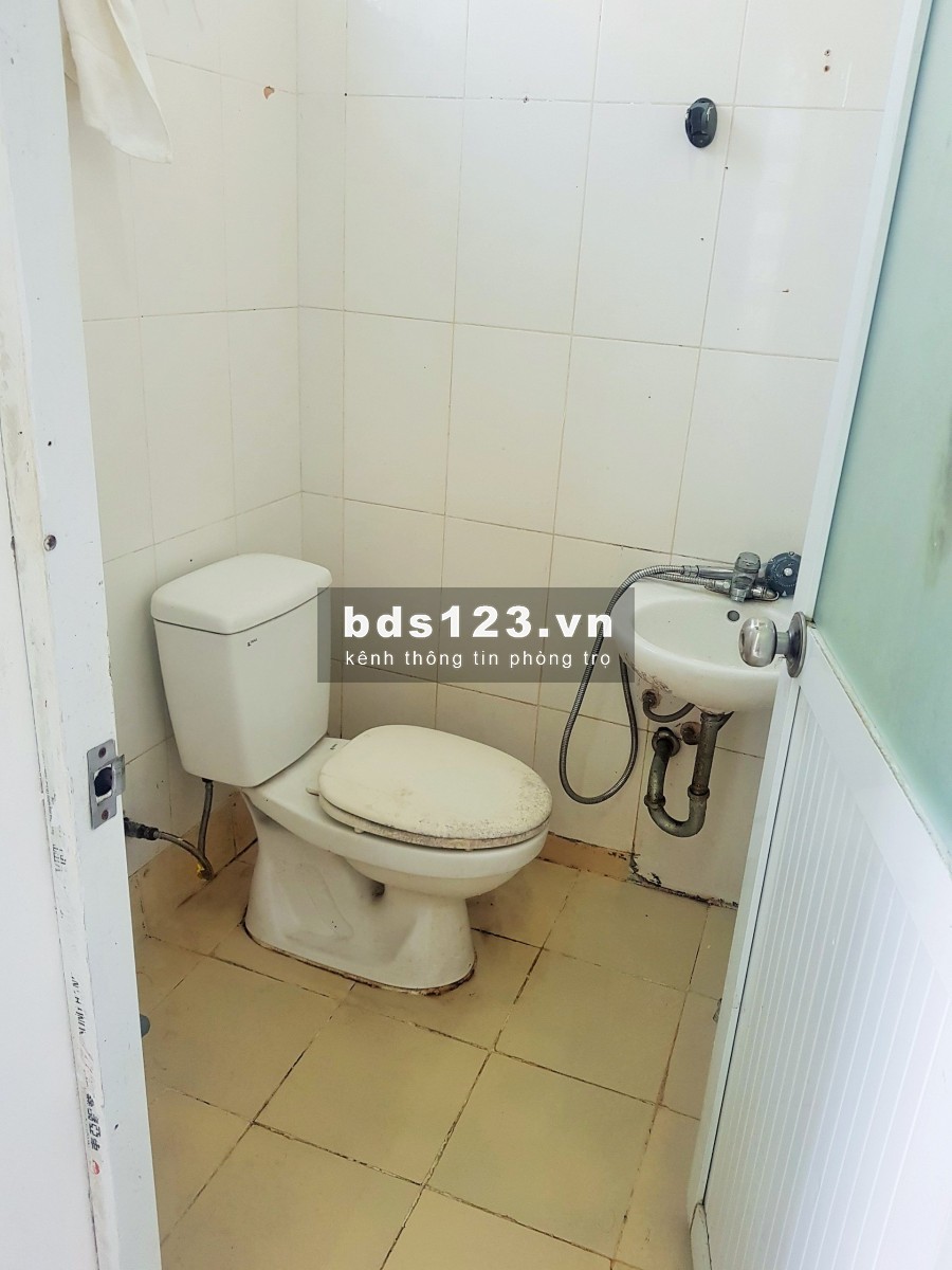 Chính chủ cho thuê phòng trọ khép kín có ban công, rộng 32m2, phòng tầng 3