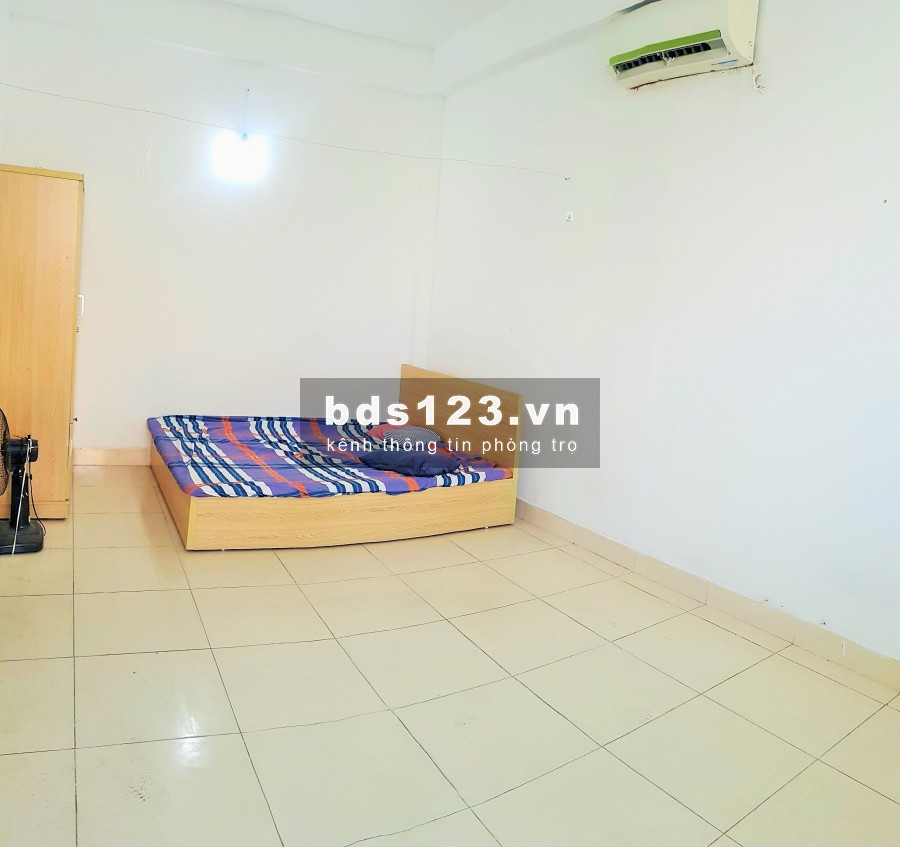Chính chủ cho thuê phòng trọ khép kín có ban công, rộng 32m2, phòng tầng 3