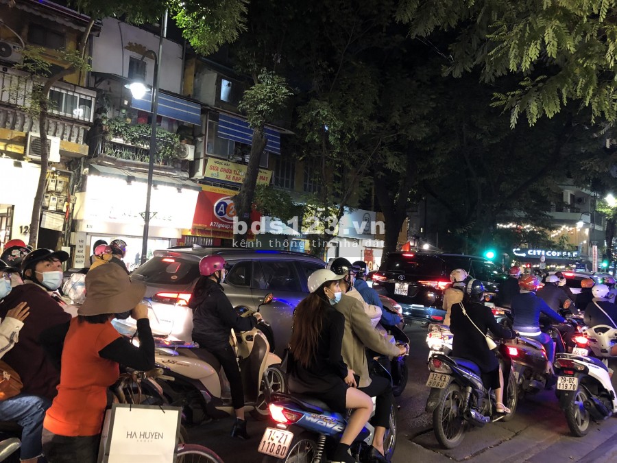 Bán nhà mặt phố Bà Triệu 400m2 Lô Góc Giáp Vincom Kinh doanh đỉnh của đỉnh.