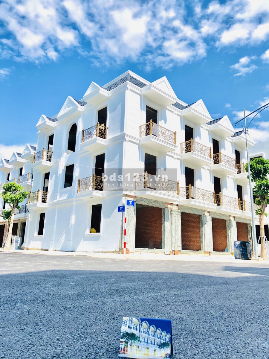 Nhà phố xây sẵn Tp. Dĩ An, thanh toán 25% nhận nhà ở ngay 0932681456