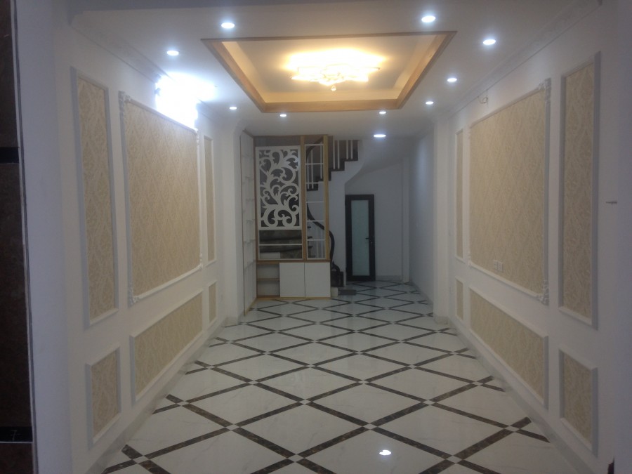 Bán nhà Phố Đông Tác, DT 33m x 5T, ô tô đỗ cách 3m, giá 6.1 tỷ