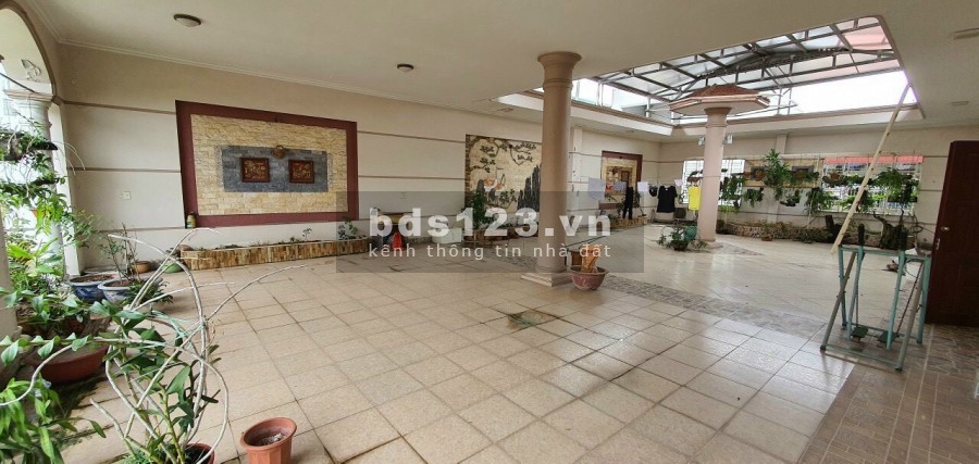 Bán nhà 3 tầng mặt phố Đông Nam Cường, TP Hải Dương, 243.5m2, mt 12.5m, KD tốt