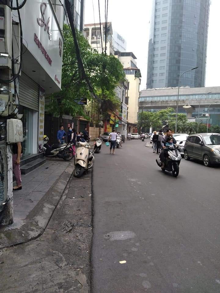 Bán nhà mặt phố Chùa Hà. Kinh doanh Café, ăn uống đỉnh, DT 35m2, MT 7m, 4 T, giá 10.8 tỷ