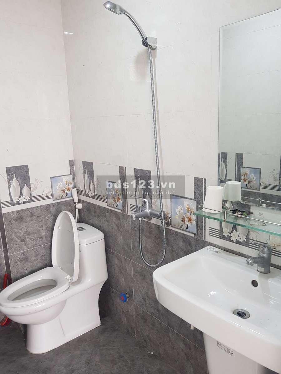 Bán nhà mặt phố Phạm Văn Đồng, Mặt tiền 6m, giá 7.9 tỷ