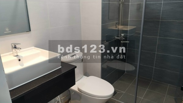 Cần tiền bán gấp nhà hẻm 4m Lạc Long Quân, P.5, Quận 11.