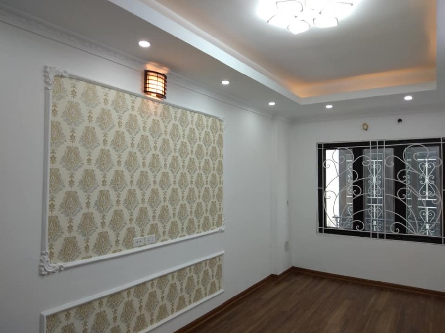 Bán nhà Phố Đông Tác, DT 33m x 5T, ô tô đỗ cách 3m, giá 6.1 tỷ
