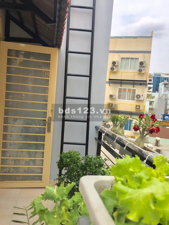 Hạ sập sàn 500 Triệu Chỉ 3 Tỷ 6 Bán nhà HXH 34m2 Lạc Long Quân, Tân Bình