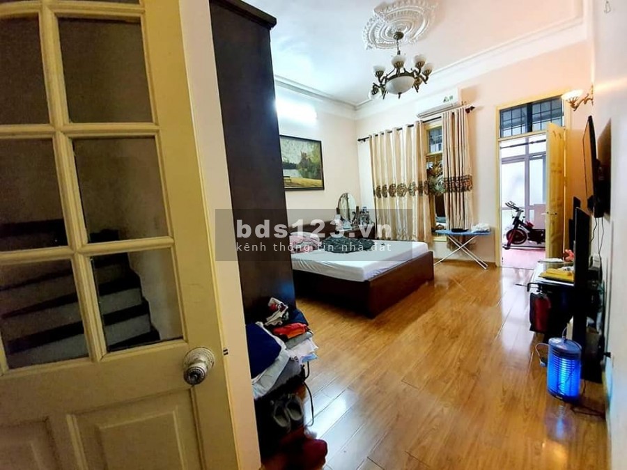 Bán nhà Trung Kính, 33m2 x 5 tầng, ngõ rộng, mt 4.7m. Giá 3.15 tỷ