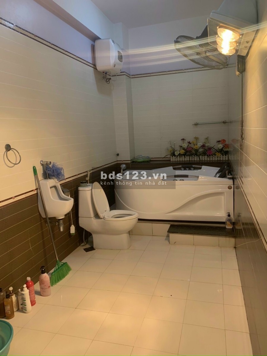 Bán nhà 3 tầng mặt phố Đông Nam Cường, TP Hải Dương, 243.5m2, mt 12.5m, KD tốt
