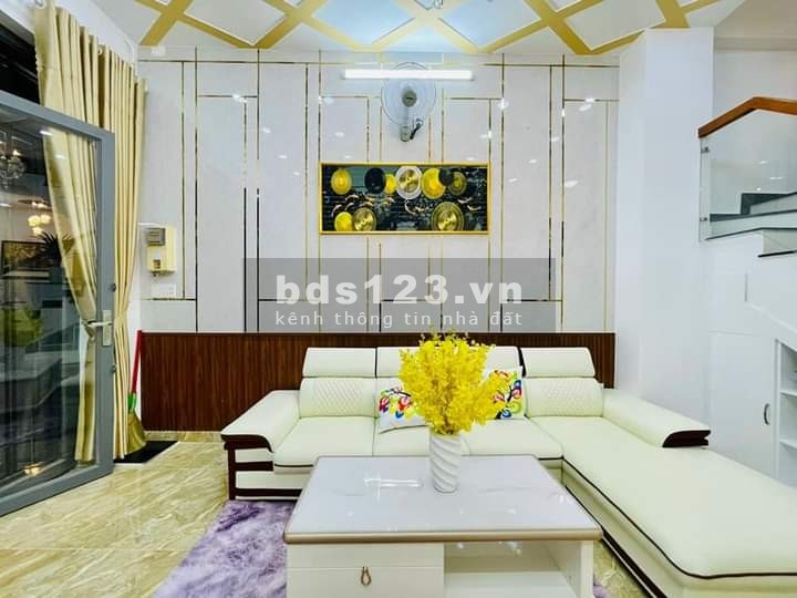 Bán nhà mặt tiền Nguyễn Sơn 1 trệt 4 lầu, thang máy, không lỗi phong thủy