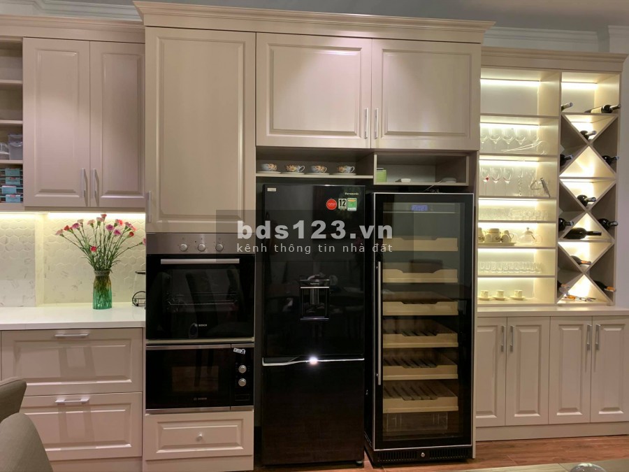 Nhà Hot Nguyễn Văn Lộc diện tích 42 m^2 xây 6 Tầng mặt tiền 4 m giá nhỉnh 6 tỷ