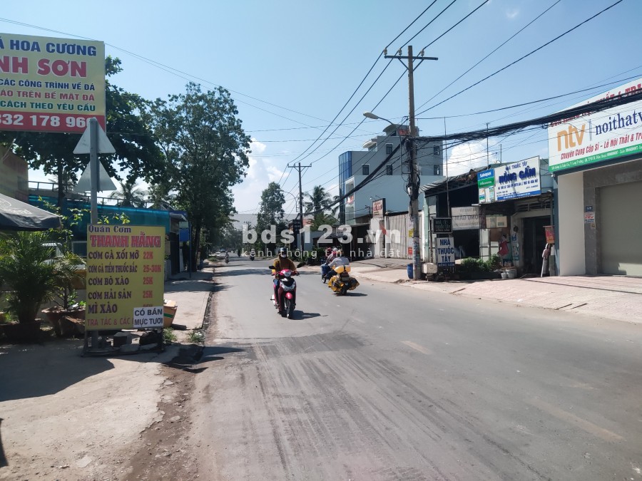 Mặt bằng 400m2(15x25) LÃ XUÂN OAI, cách chợ 500m, có văn phòng làm việc.