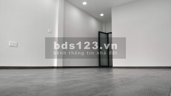 Cần tiền bán gấp nhà hẻm 4m Lạc Long Quân, P.5, Quận 11.