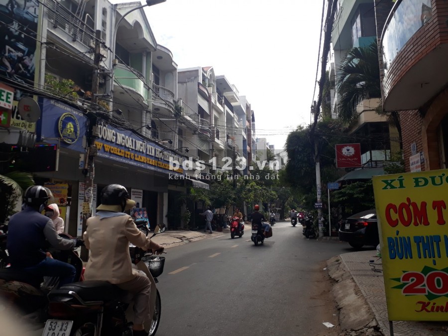 Cho thuê nhà nguyên căn trên đường Bàu Cát 1 quận Tân Bình. Nhà trệt 3 lầu gần trường học 5.5x18m