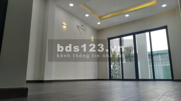 Cần tiền bán gấp nhà hẻm 4m Lạc Long Quân, P.5, Quận 11.