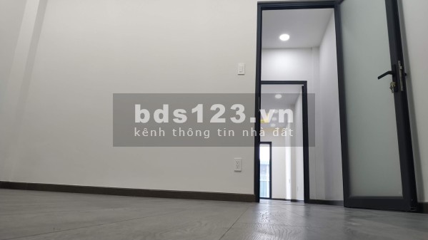 Cần tiền bán gấp nhà hẻm 4m Lạc Long Quân, P.5, Quận 11.
