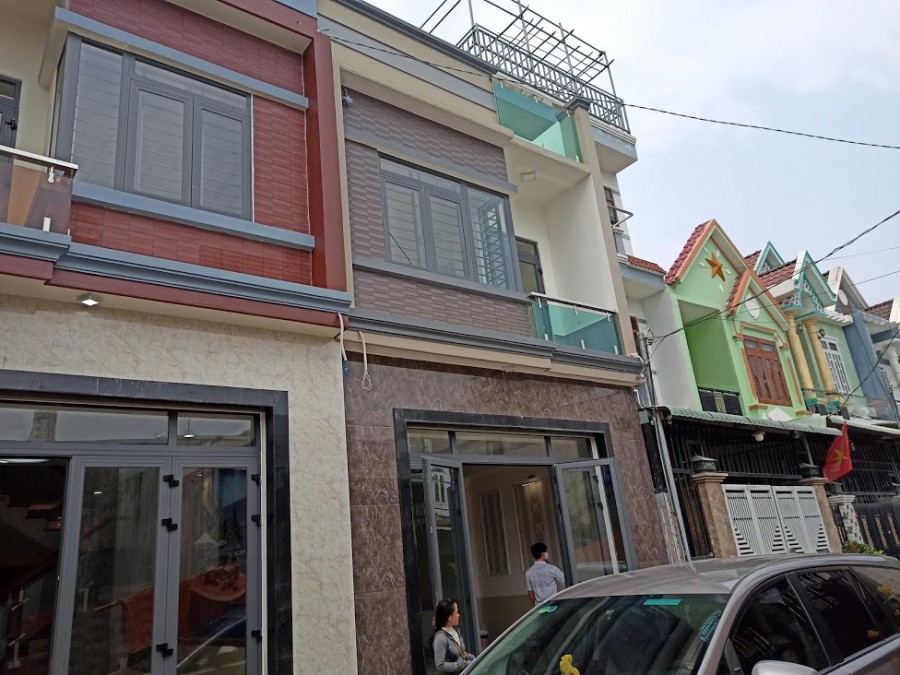 Nhà 1 trệt 1 lầu Bửu Hòa, sổ riêng thổ cư, đường 2 xe hơi tránh nhau, gần cty Pouchen