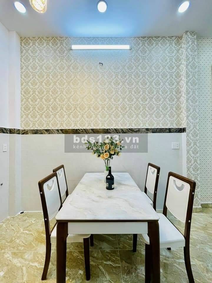 Bán nhà mặt tiền Nguyễn Sơn 1 trệt 4 lầu, thang máy, không lỗi phong thủy