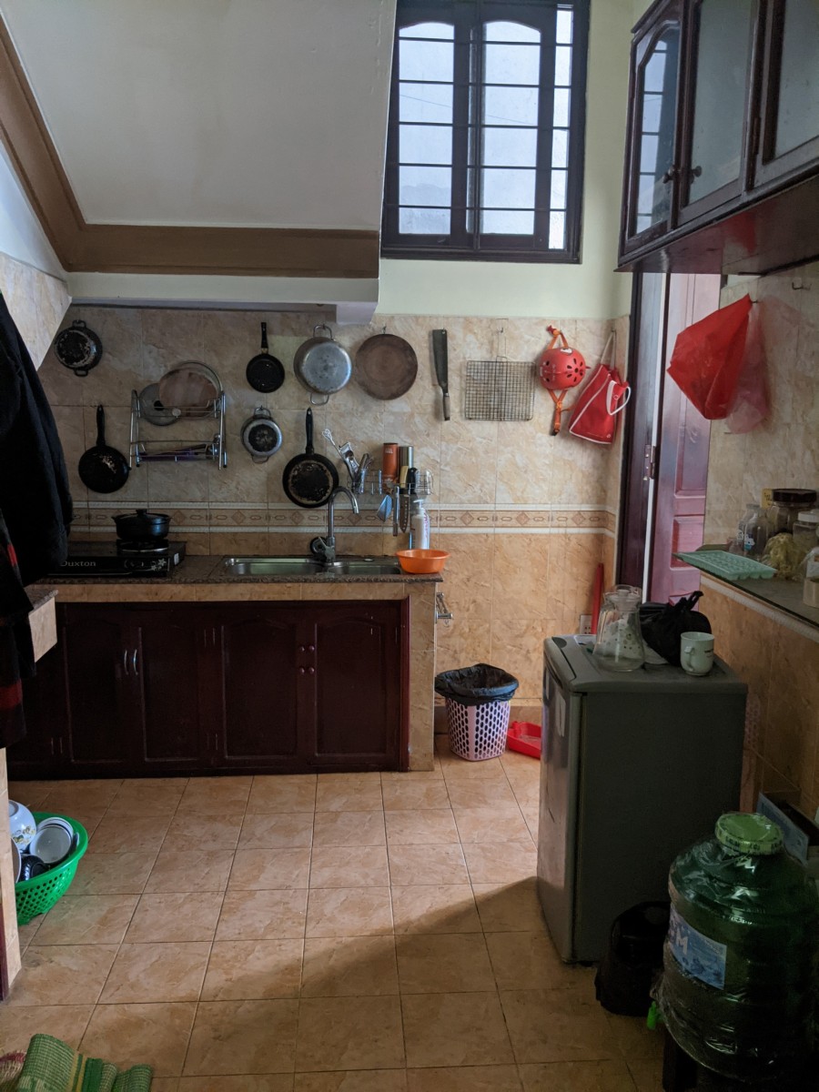 Kẹt tiền nên cần bán căn nhà ngay phố Đà Lạt, ô tô đậu trong sân, đã hoàn công