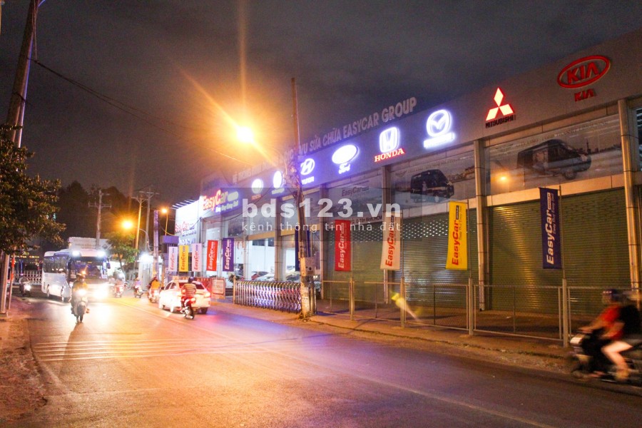Cho thuê nhà nguyên căn MT đường Phổ Quang, Q.Tân Bình. 4.5x23m trệt 2 lầu - Trệt trống suốt cầu thang cuối nhà